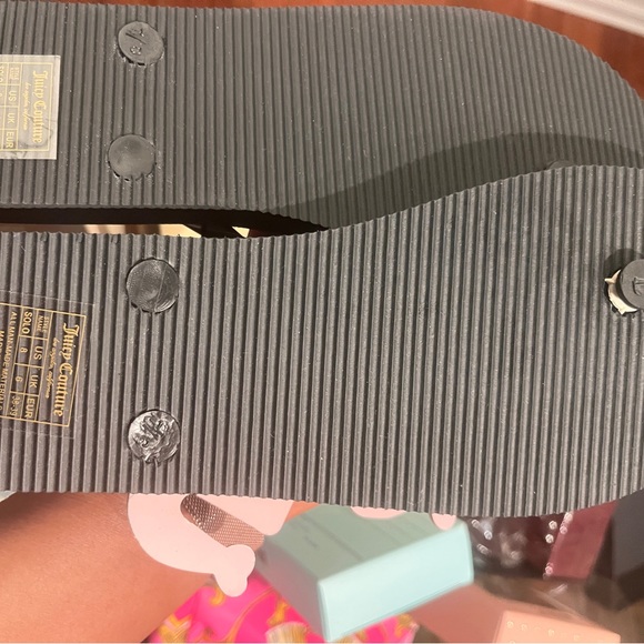 New Juicy couture silver logo sandals thong t strap with a multicolor bottom - Picture 2 of 2